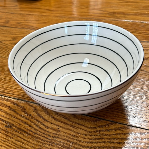 Thyme & Table bowl. White, black stripes, gold edge.  Great condition - Picture 1 of 7